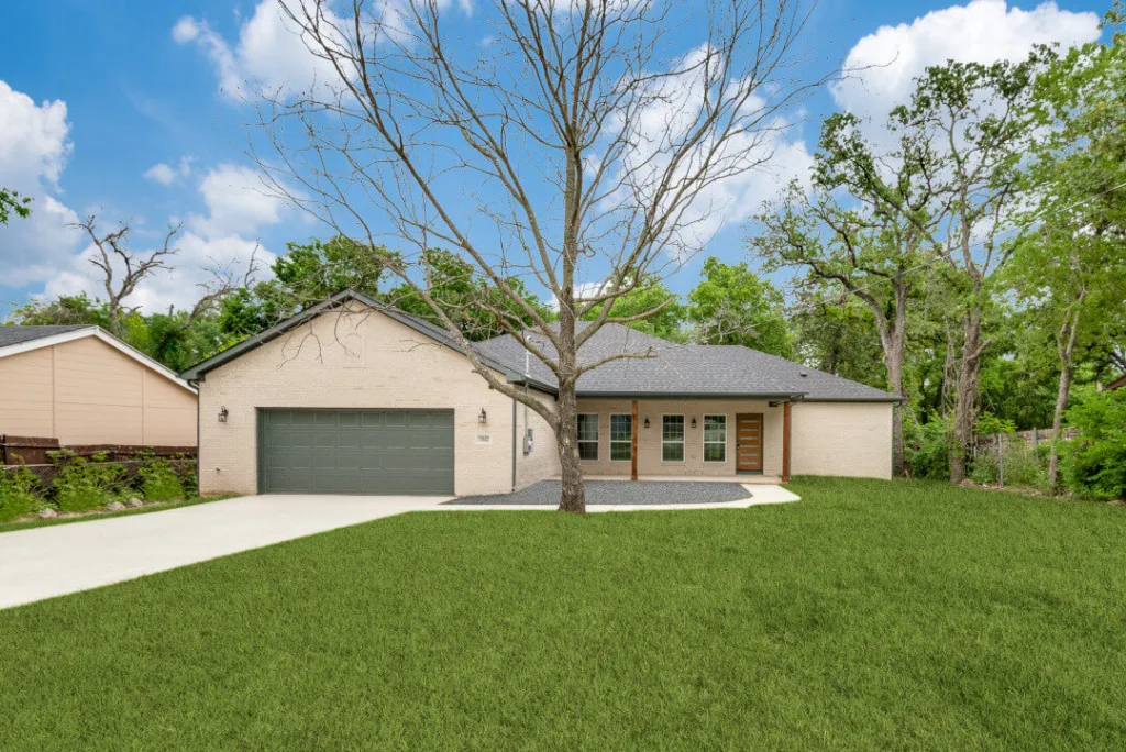 New single-family homes on Doak St, Dallas, built by Dallas real estate developer Web City Properties